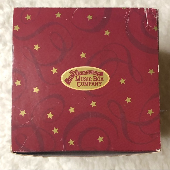 Vintage 2001🎶Music Box Company~Christmas Medley~Ceramic~Kitten Inside A Gift Box - Picture 13 of 15